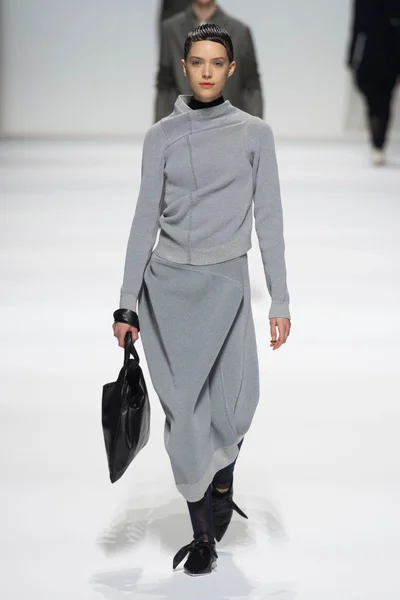 Look 18